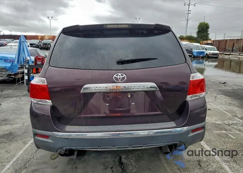 2013 Toyota Highlander Base z USA, uszkodzony, nr VIN 5TDZK3EH2DS114831